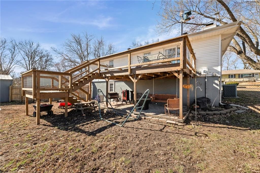 325 Matthews Lane — photo 32