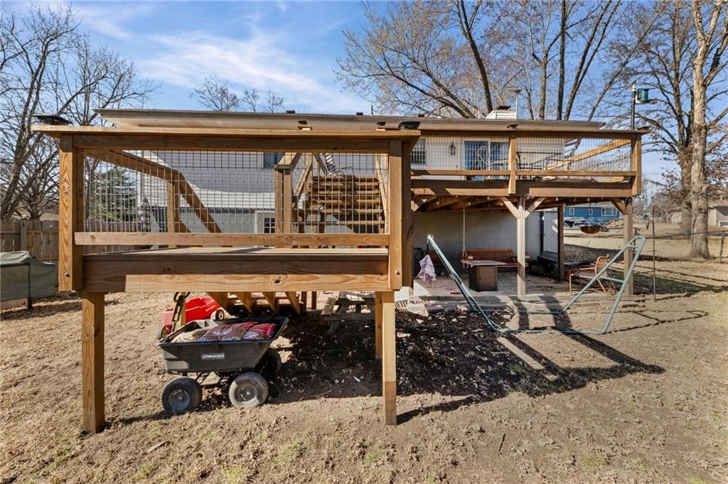 325 Matthews Lane — photo 36