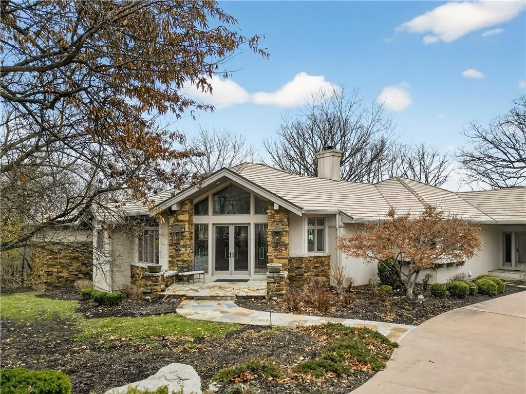 11615 Mohawk Lane, Leawood, KS