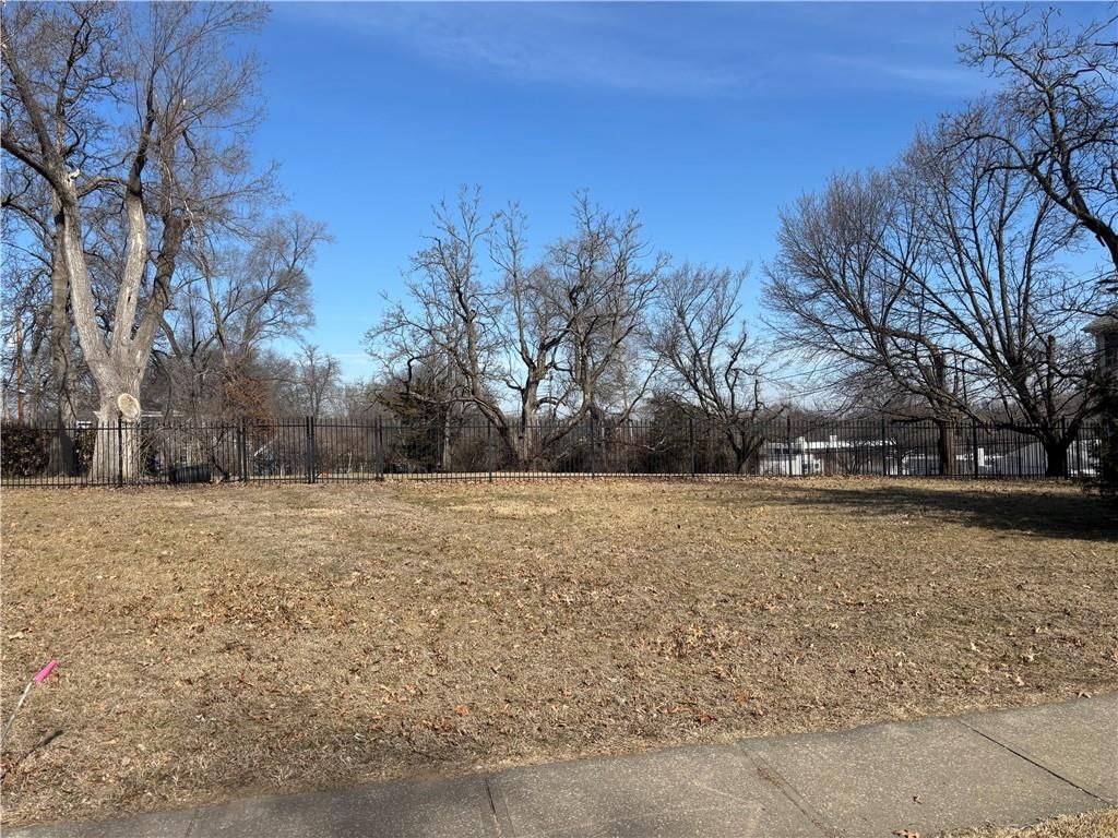 512 E Santa Fe Trail — photo 2