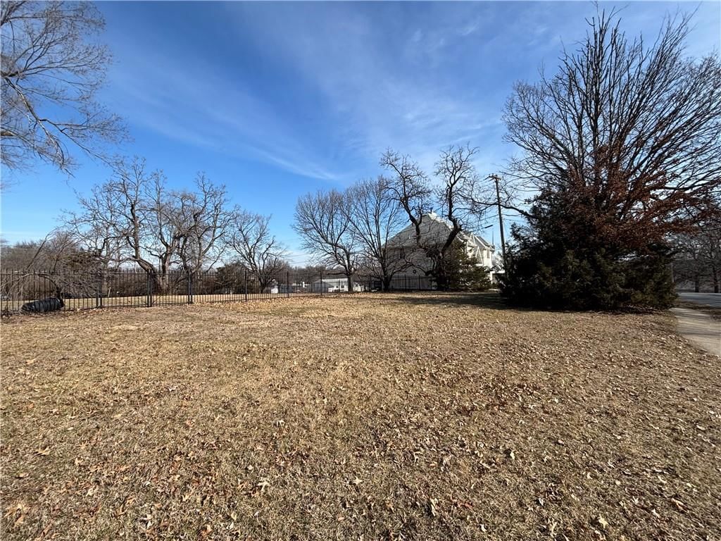 512 E Santa Fe Trail — photo 4