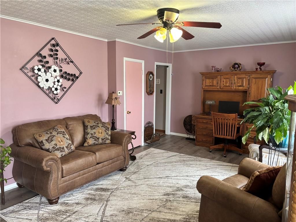 924 Osbun Street — photo 3