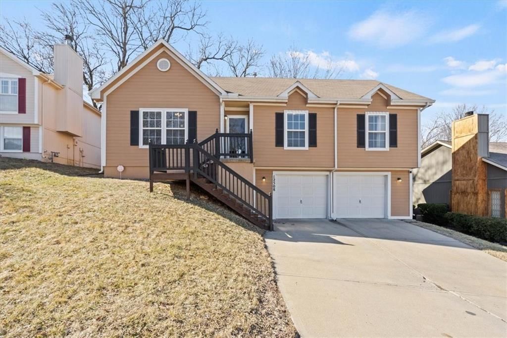 12508 Fountain Lake Drive, Grandview, MO