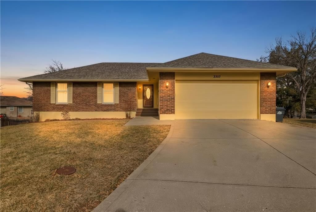 3307 NW Shannon Court — photo 2