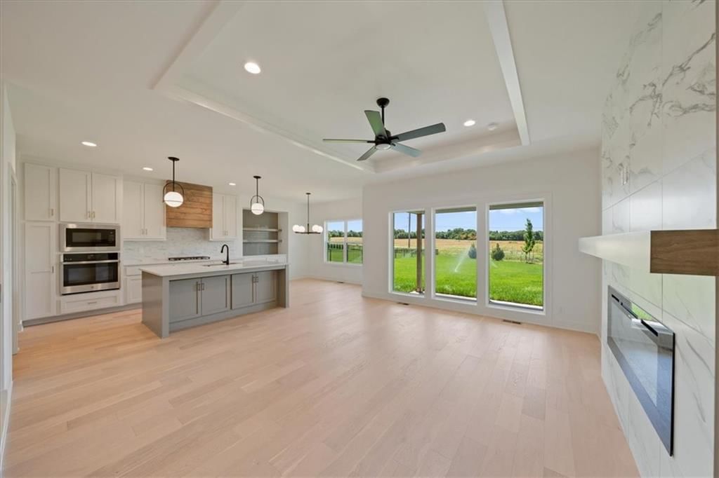 2111 SW Harvest Moon Lane — photo 3