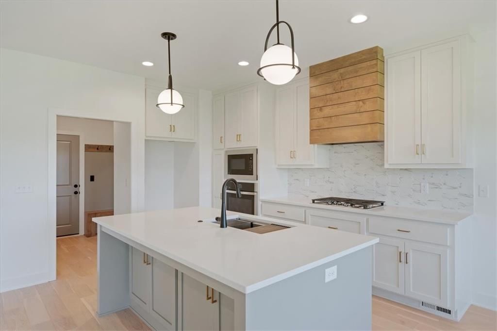 2111 SW Harvest Moon Lane — photo 7