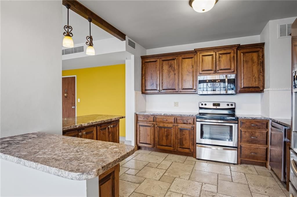 333 W meyer Boulevard — photo 7