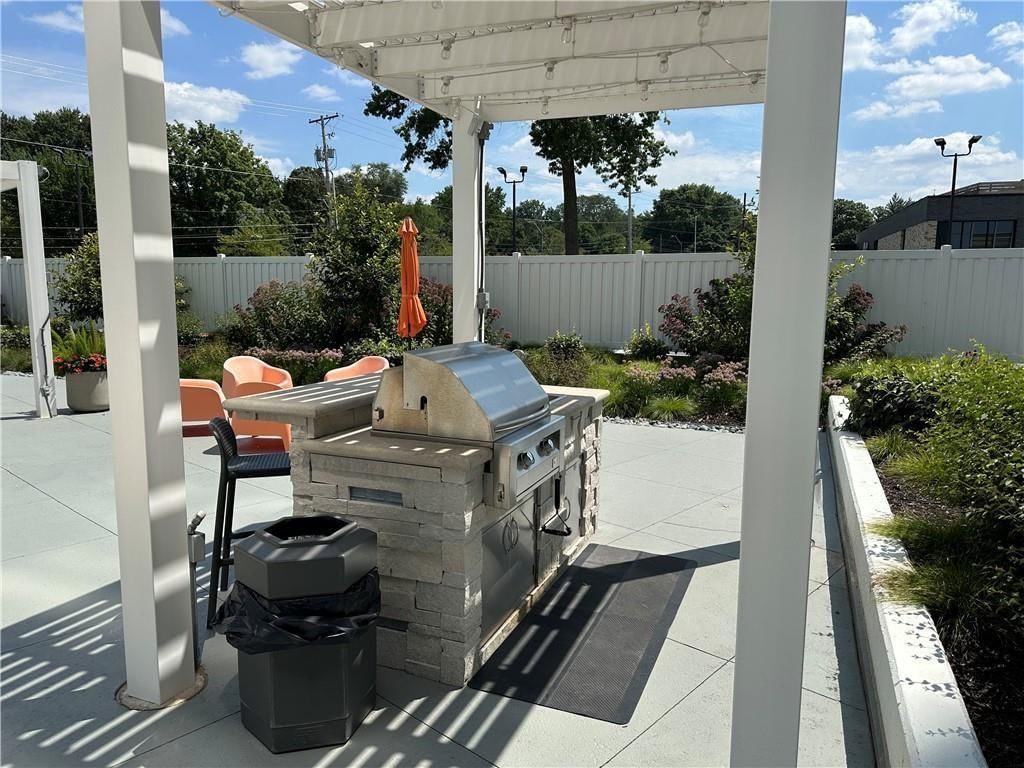 333 W meyer Boulevard — photo 16