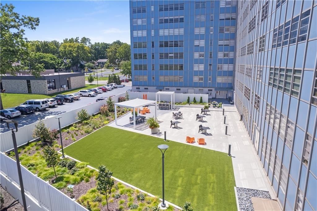 333 W meyer Boulevard — photo 18