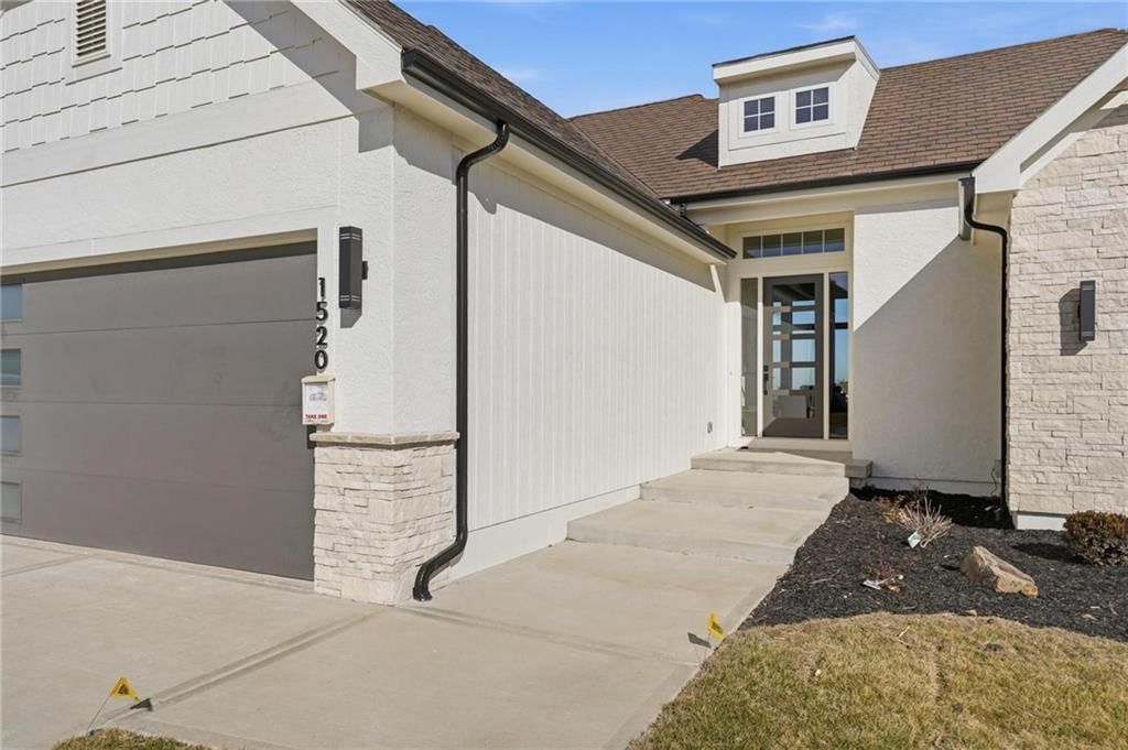 1520 NE Stewart Place — photo 4