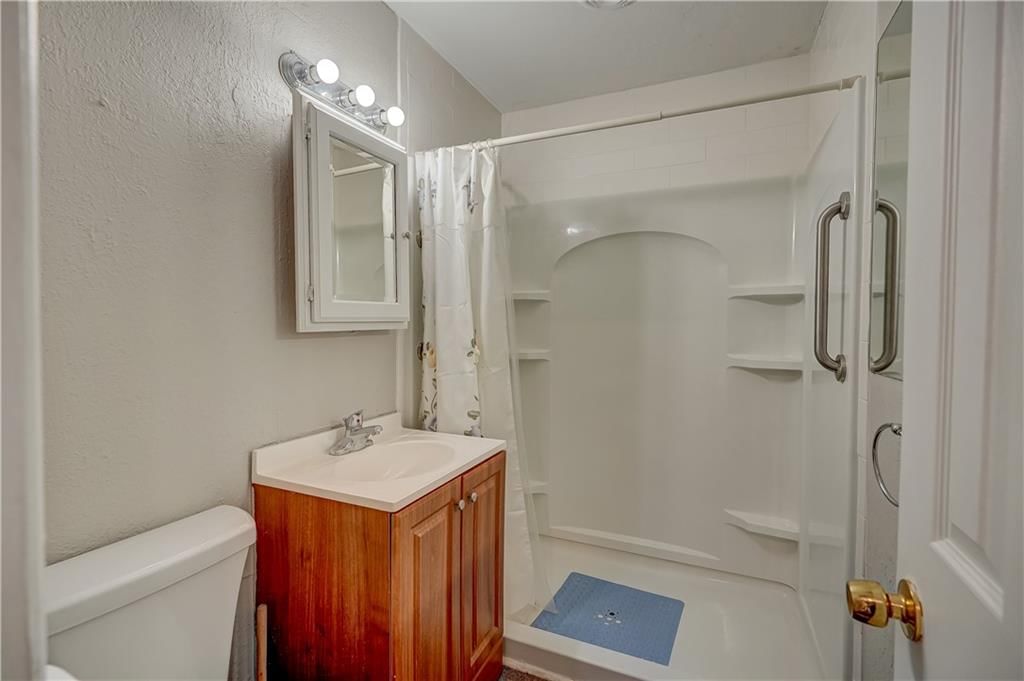 523 E Nettleton Avenue — photo 16