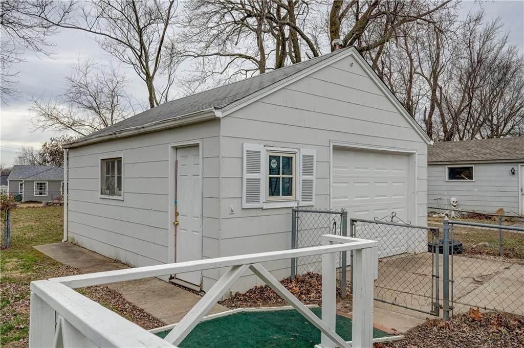 523 E Nettleton Avenue — photo 20