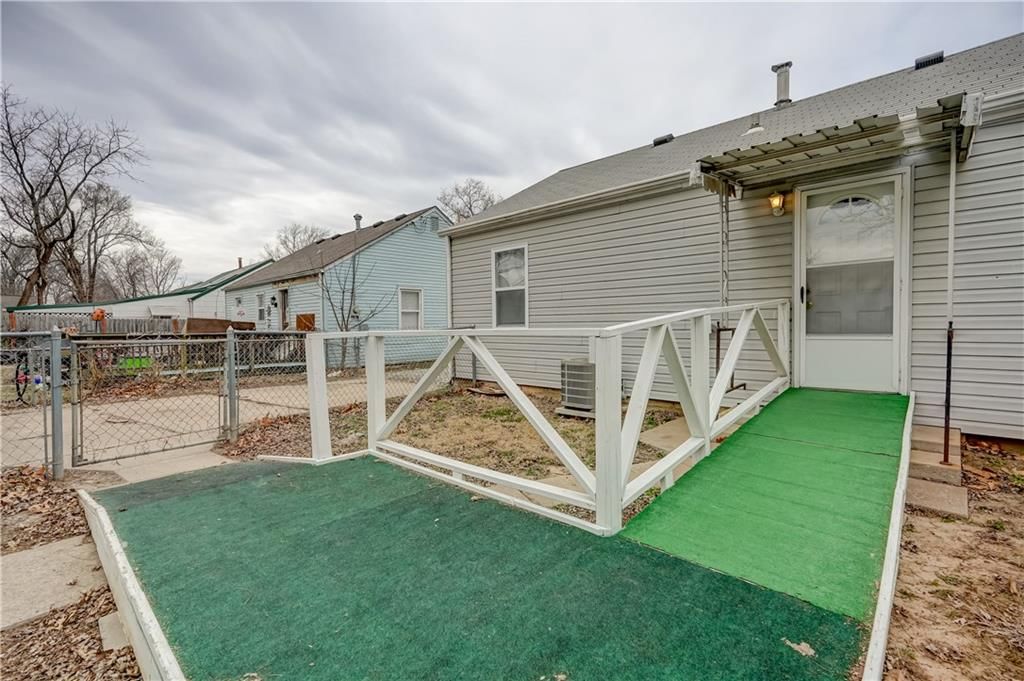 523 E Nettleton Avenue — photo 23