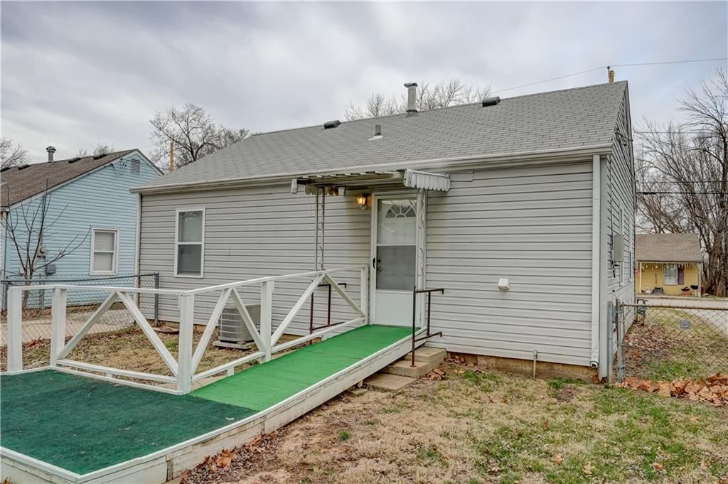 523 E Nettleton Avenue — photo 24