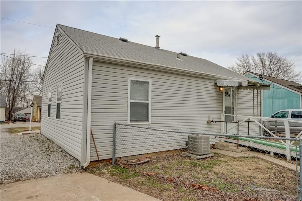 523 E Nettleton Avenue — photo 28