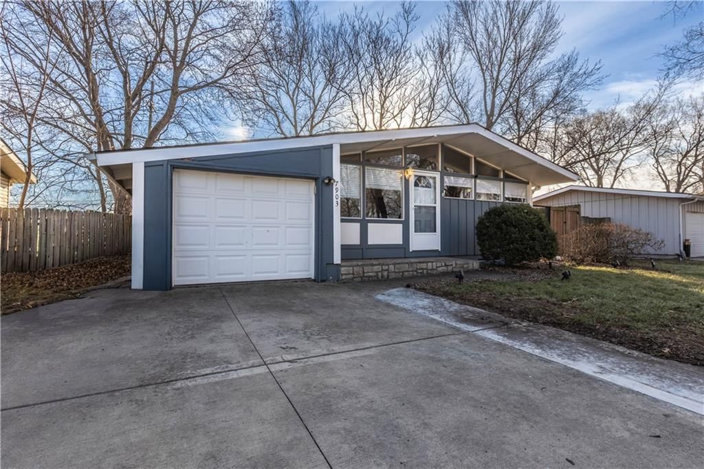 7903 NW Avalon Street — photo 4