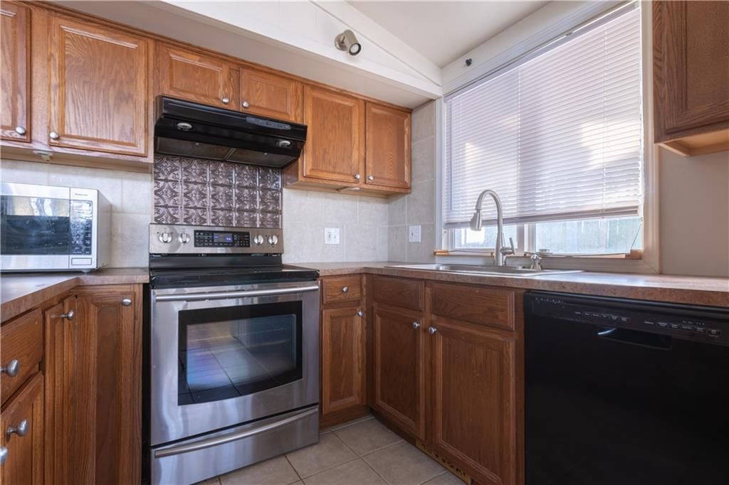 7903 NW Avalon Street — photo 12