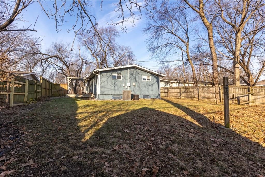 7903 NW Avalon Street — photo 30