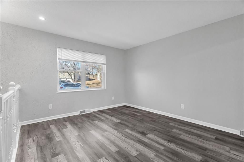 2500 NW SALEM Court — photo 4