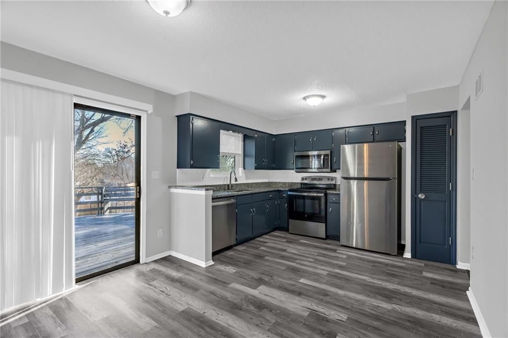 2500 NW SALEM Court — photo 8