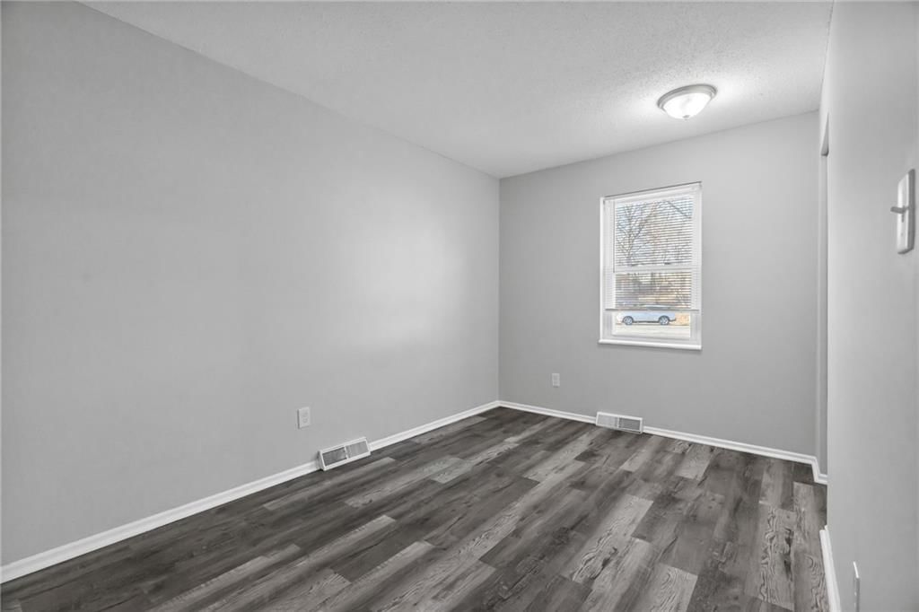 2500 NW SALEM Court — photo 17