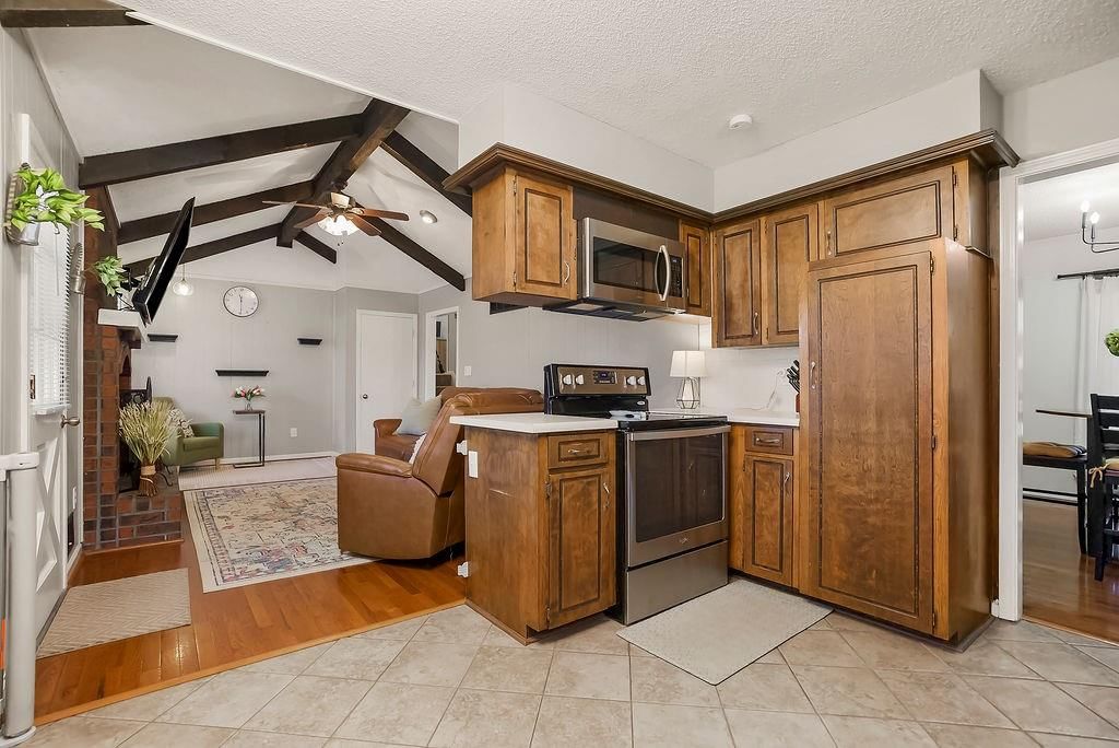 6201 Hallet Street — photo 10