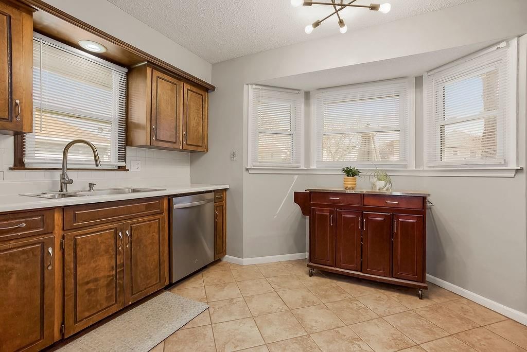 6201 Hallet Street — photo 12