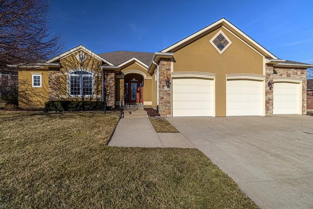 4207 Hidden Valley Drive — photo 1