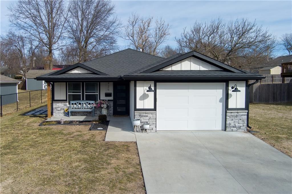 325 E Dryden Street — photo 2