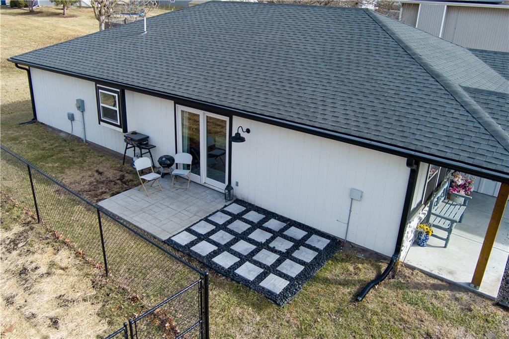325 E Dryden Street — photo 18