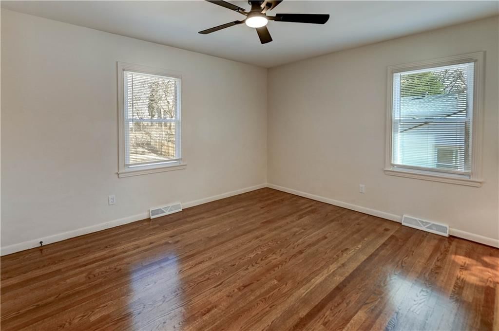 5704 W 100th Terrace — photo 11