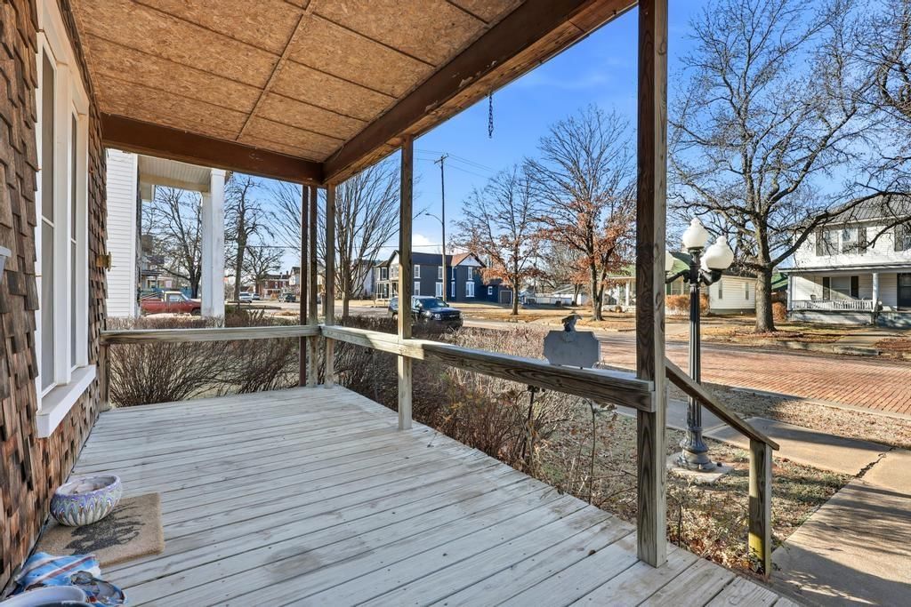 107 N EDDY Street — photo 4