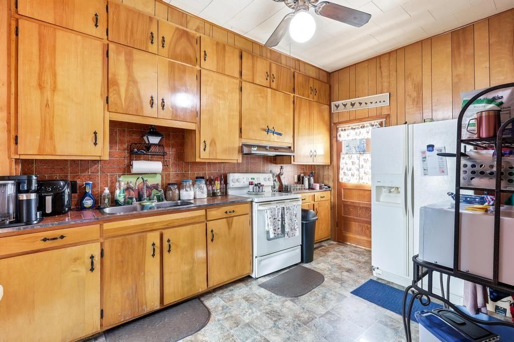 107 N EDDY Street — photo 15