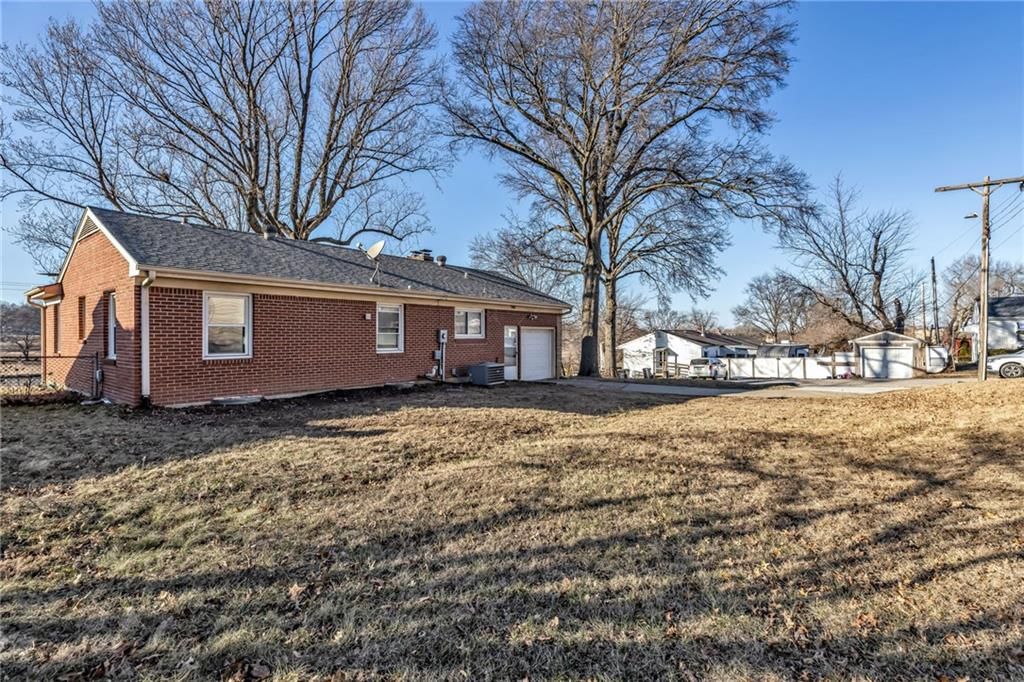 2601 S Hardy Avenue — photo 2