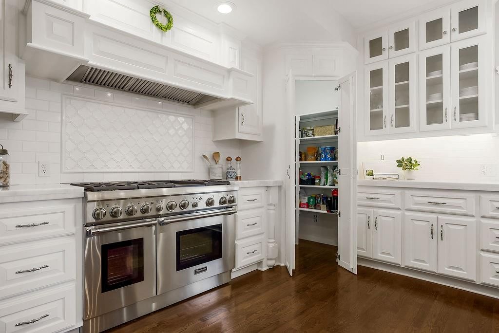 12400 Pembroke Lane — photo 18
