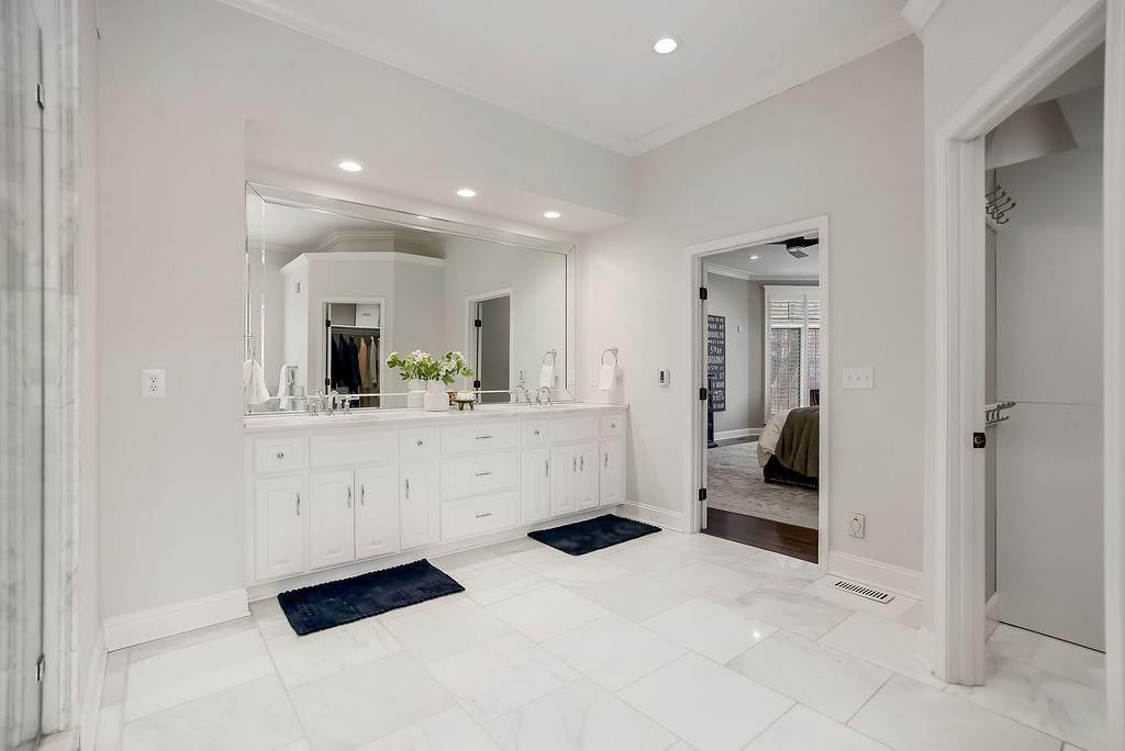 12400 Pembroke Lane — photo 28