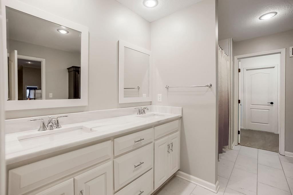 12400 Pembroke Lane — photo 37