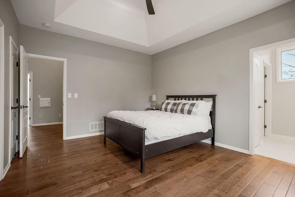 12400 Pembroke Lane — photo 43
