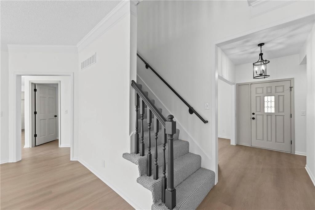 11405 S Hunter Drive — photo 2
