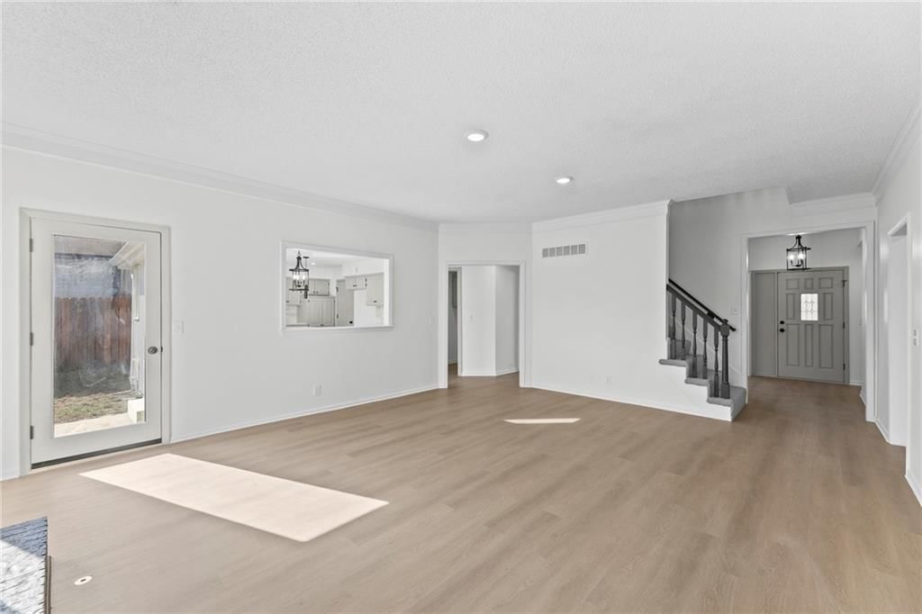 11405 S Hunter Drive — photo 8