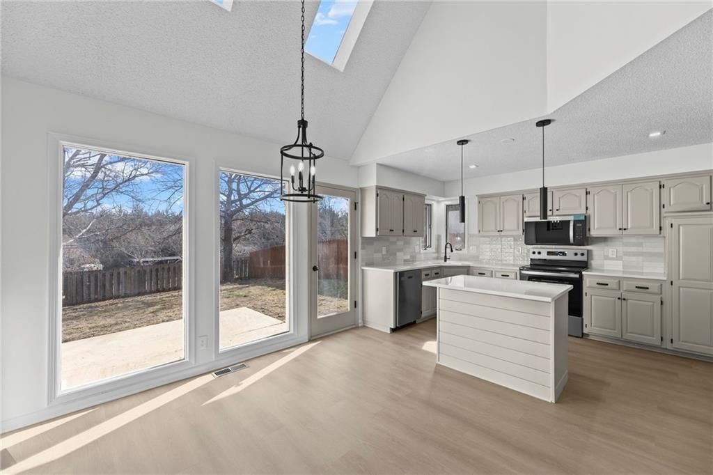 11405 S Hunter Drive — photo 10