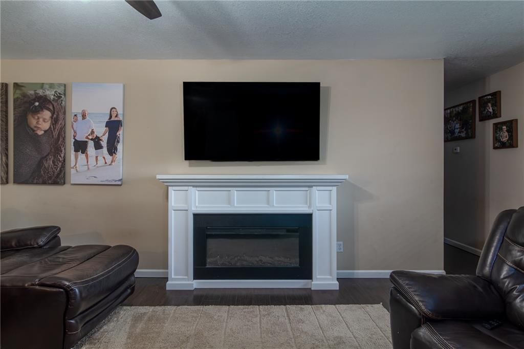 1420 W Oak Terrace — photo 5