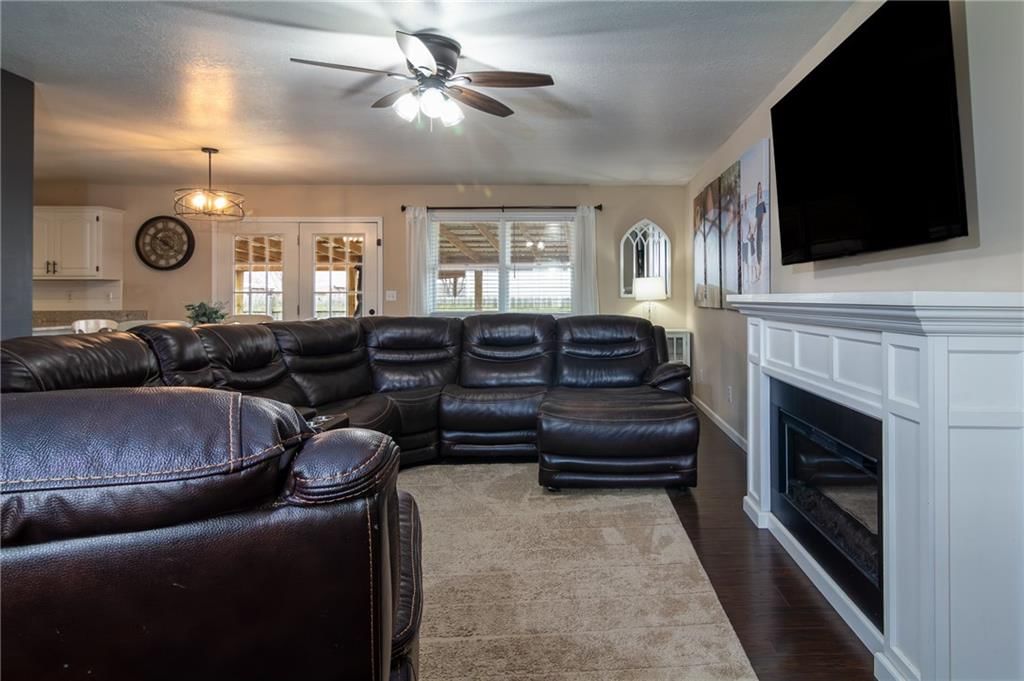 1420 W Oak Terrace — photo 6