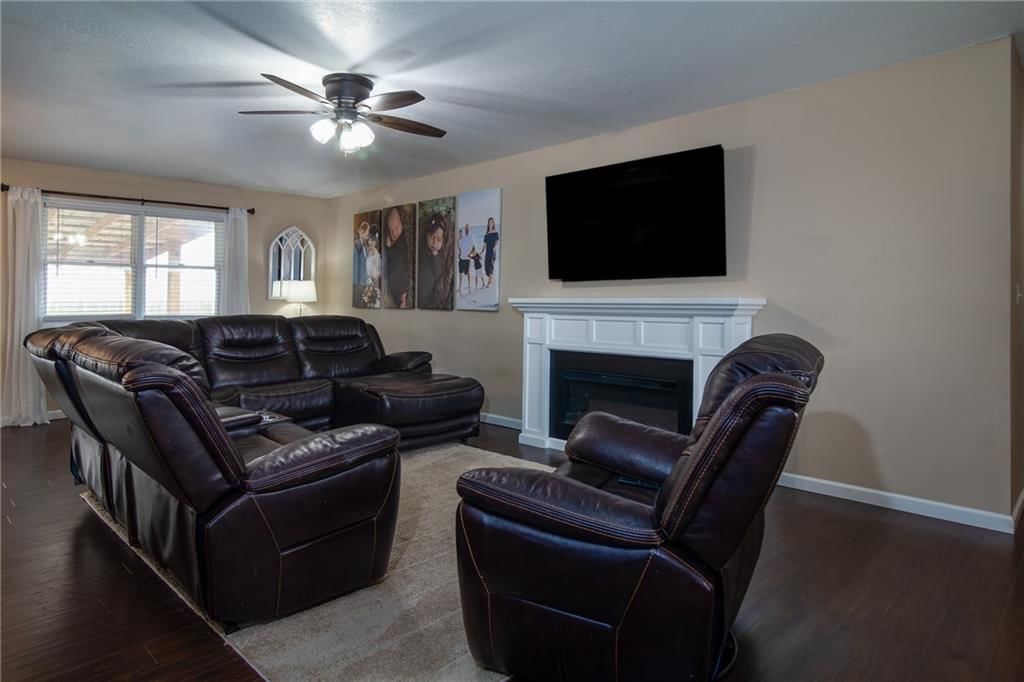 1420 W Oak Terrace — photo 7