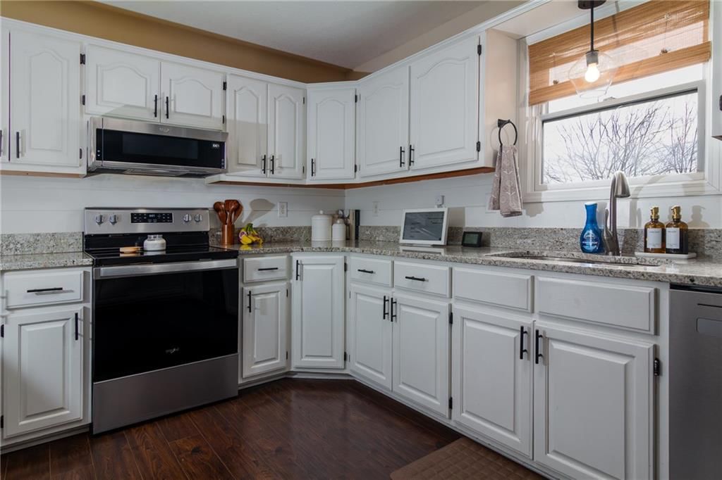 1420 W Oak Terrace — photo 13