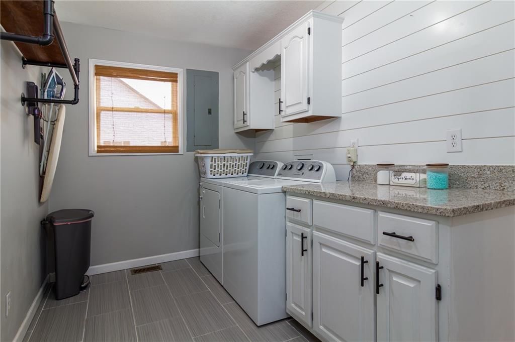 1420 W Oak Terrace — photo 16