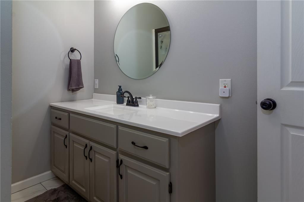 1420 W Oak Terrace — photo 17