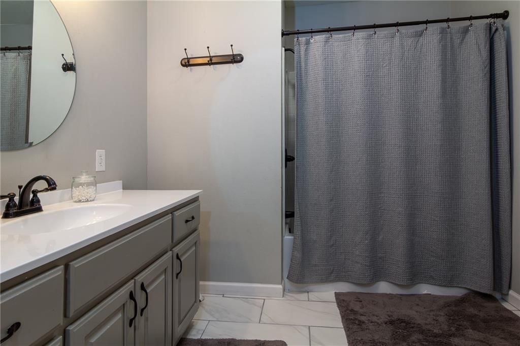 1420 W Oak Terrace — photo 26