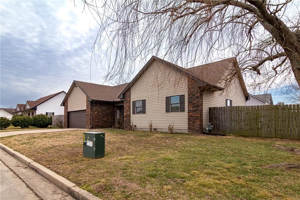 1420 W Oak Terrace — photo 30