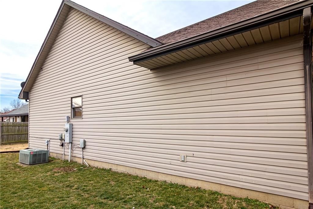 1420 W Oak Terrace — photo 31